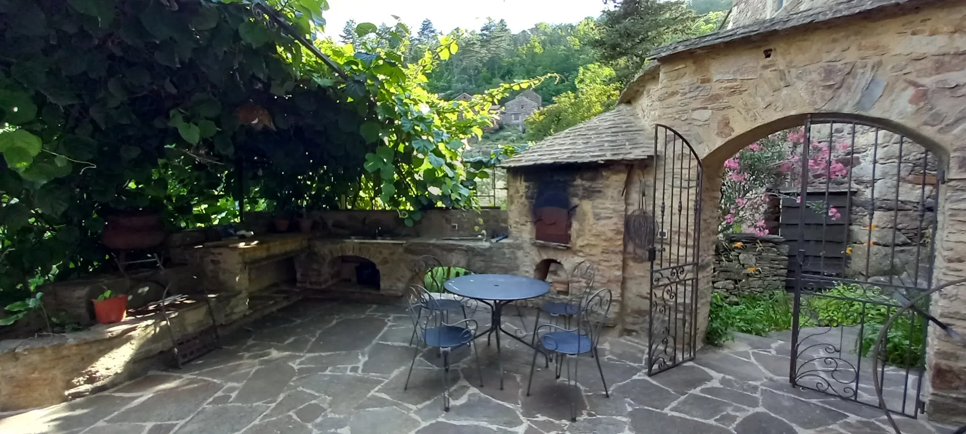 Maison de village avec piscine