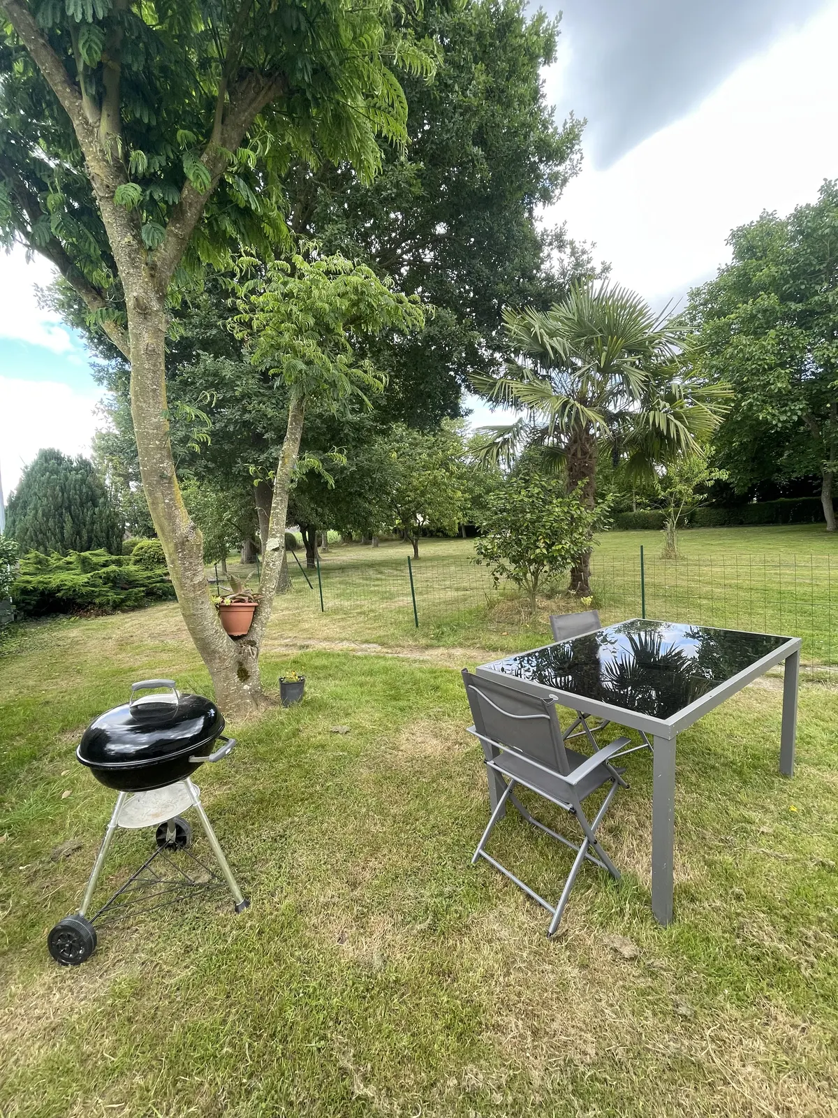 Gîte l'Armor : Jacuzzi, terrasse privée, cuisine.