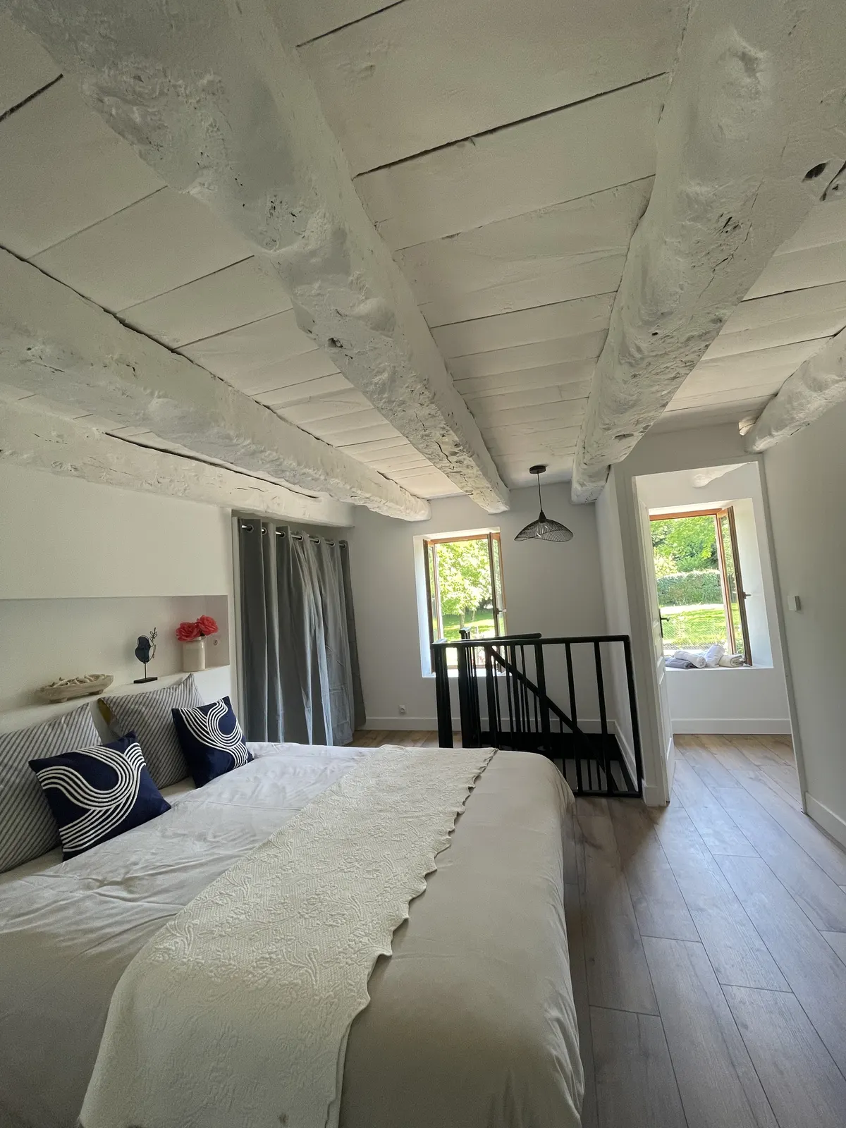 Gîte l'Armor : Jacuzzi, terrasse privée, cuisine.