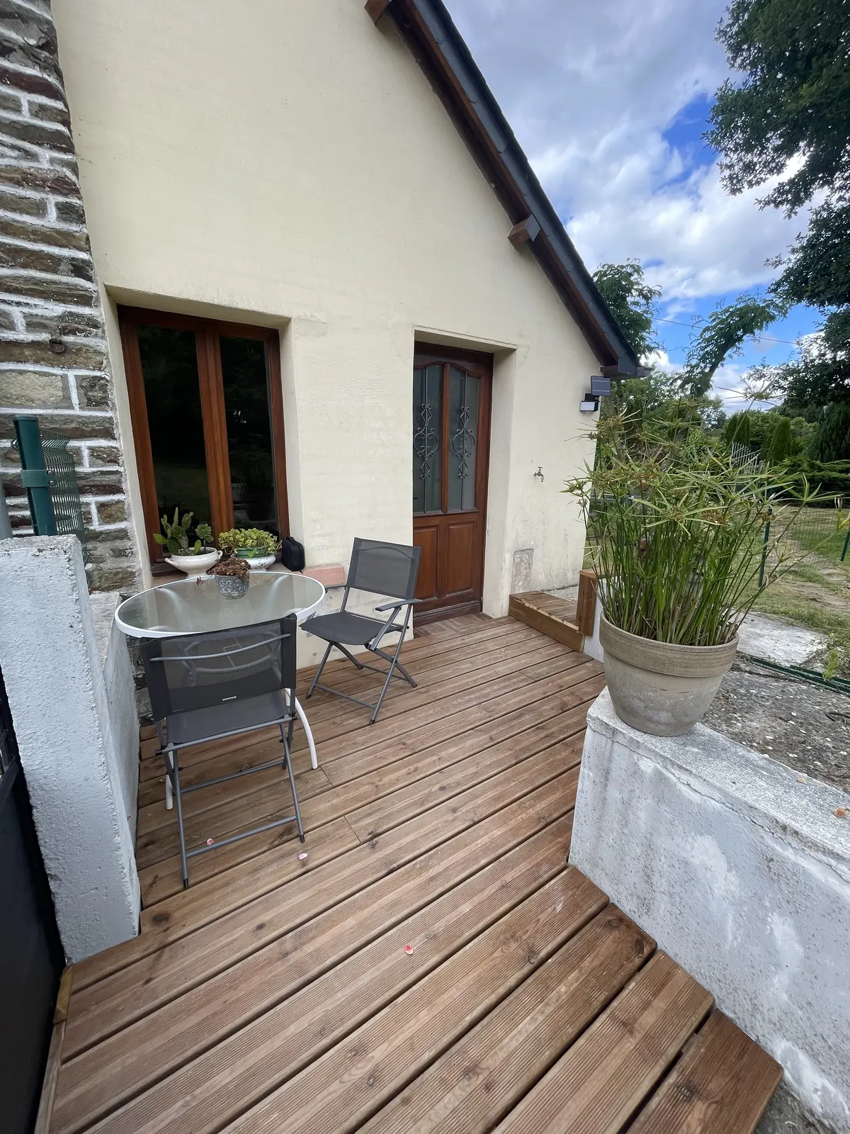 Gîte l'Armor : Jacuzzi, terrasse privée, cuisine.