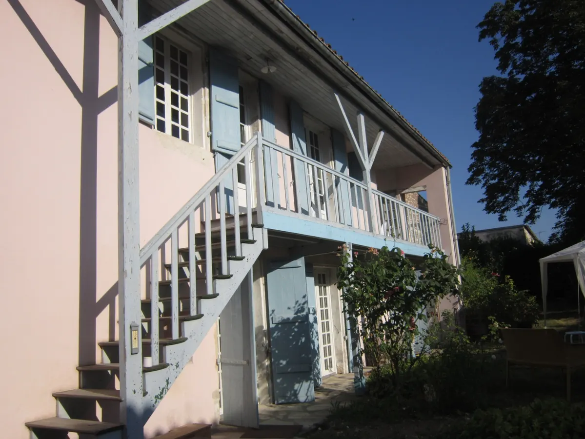 Chambre chez l'habitant dans maison d'hôte charentaise avec jardin arboré-1
