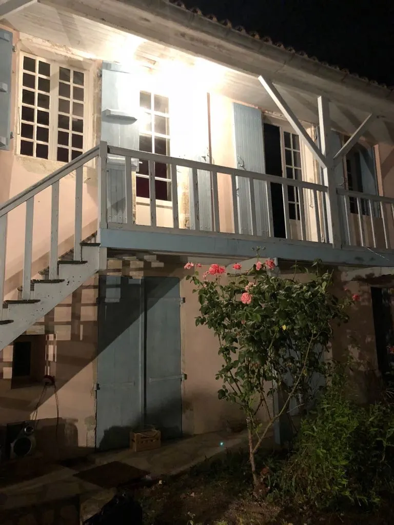 Chambre chez l'habitant dans maison d'hôte charentaise avec jardin arboré-1