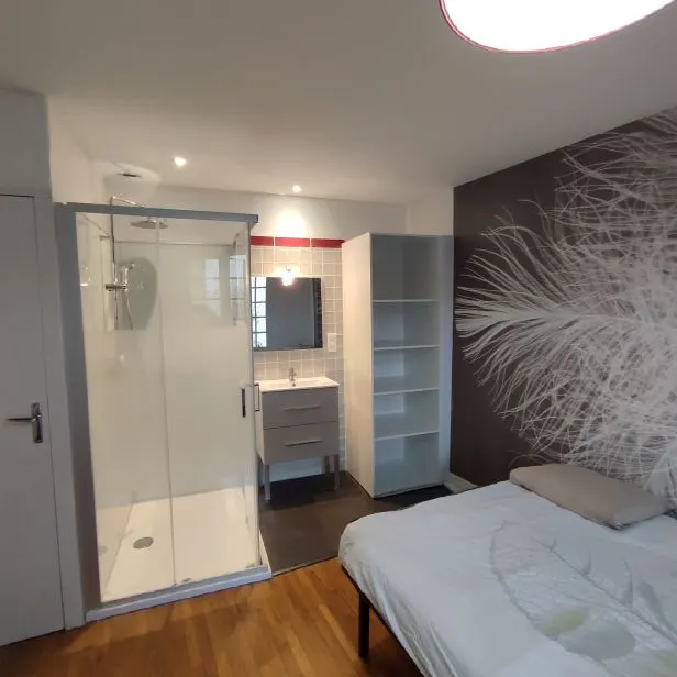 Chambre chez l'habitant dans maison d'hôte charentaise avec jardin arboré-1