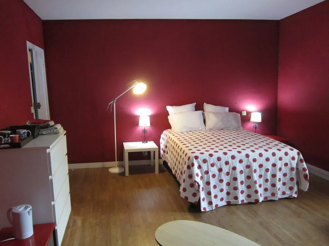 Chambre chez l'habitant dans maison d'hôte charentaise avec jardin arboré-1