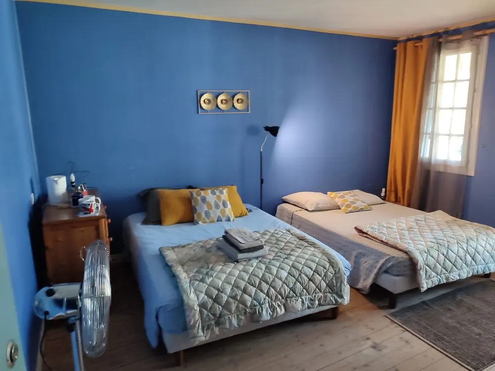 Chambre chez l'habitant dans maison d'hôte charentaise avec jardin arboré-1