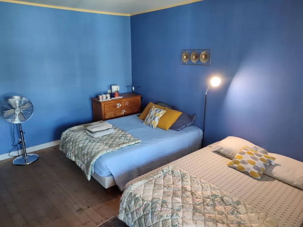Chambre chez l'habitant dans maison d'hôte charentaise avec jardin arboré-1