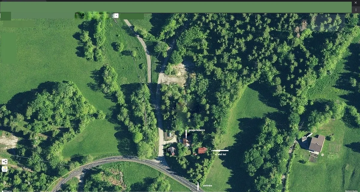 Parc régional Haut Jura Chalet "Le Petit Canada" situé à la limite de l'Ain et du Jura à 15mn de La Pesse (39) et 10mn de Giron (01)