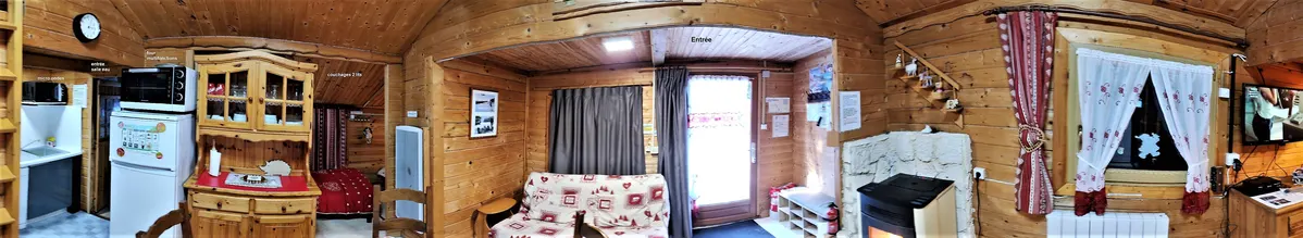 Parc régional Haut Jura Chalet "Le Petit Canada" situé à la limite de l'Ain et du Jura à 15mn de La Pesse (39) et 10mn de Giron (01)
