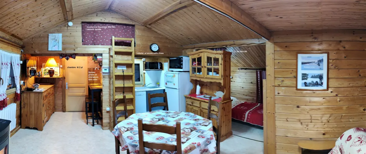 Parc régional Haut Jura Chalet "Le Petit Canada" situé à la limite de l'Ain et du Jura à 15mn de La Pesse (39) et 10mn de Giron (01)