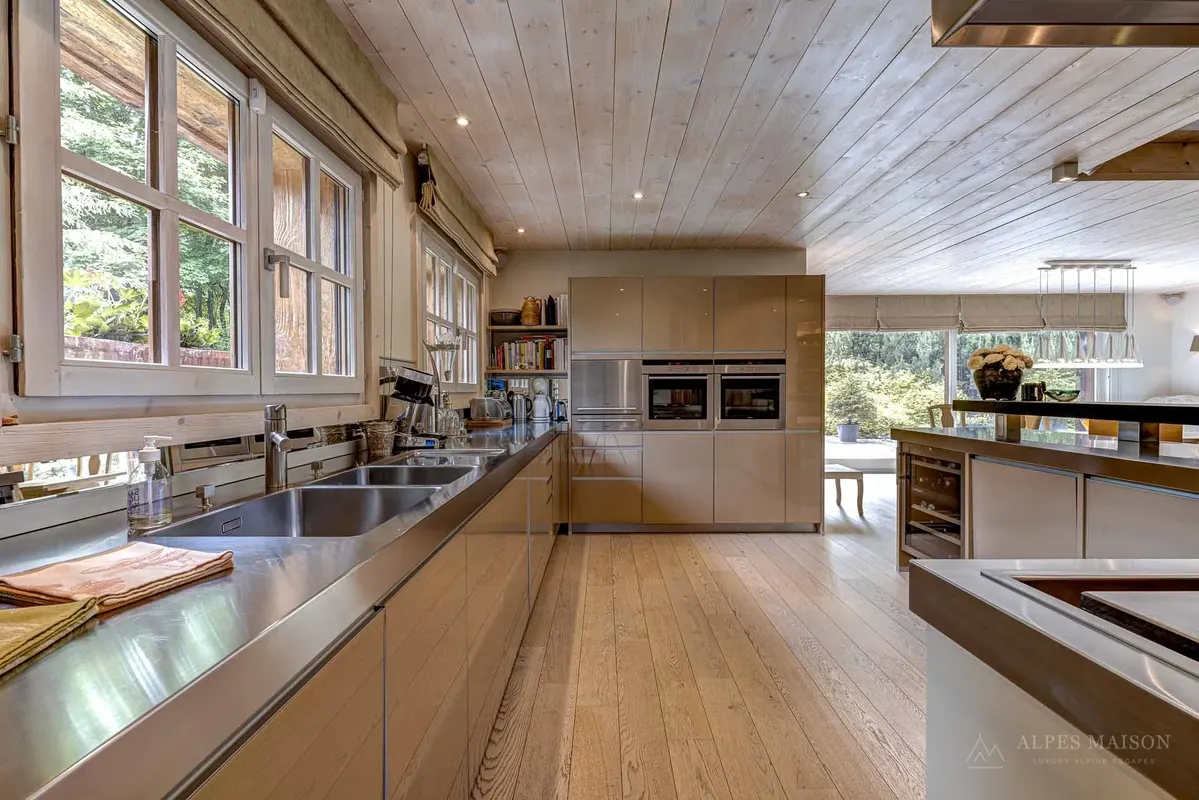 Les Allues Alpine Sanctuary — Alpes Maison