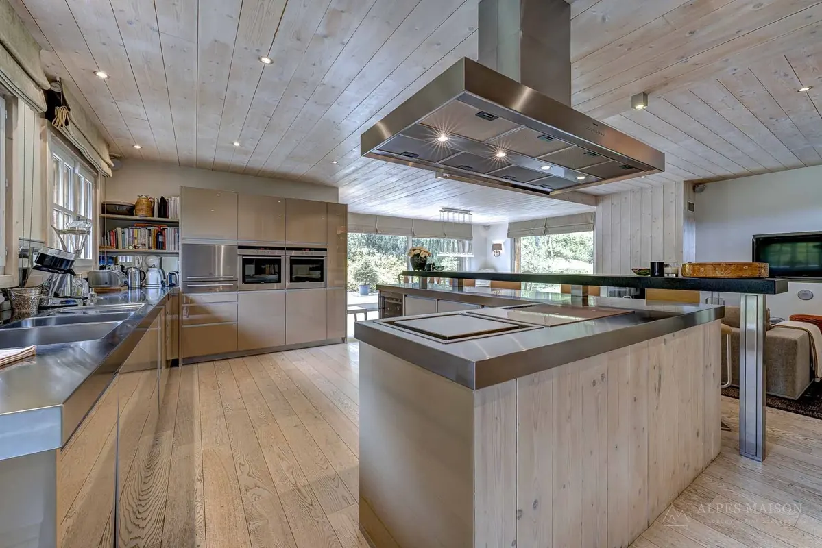 Les Allues Alpine Sanctuary — Alpes Maison